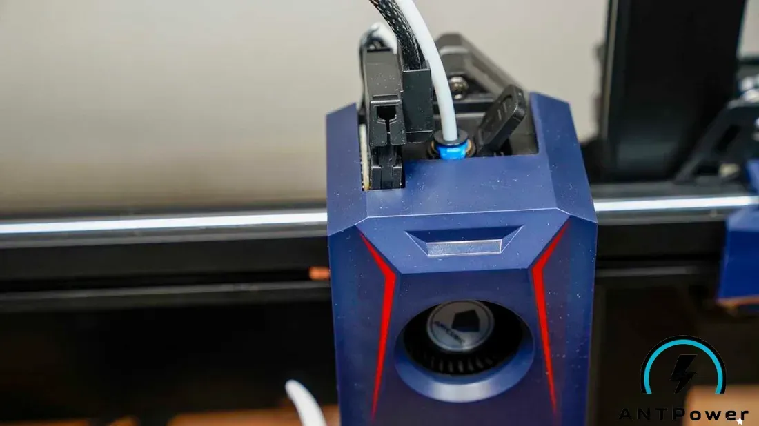 Прямий екструдер Direct Drive 3D-принтера Anycubic Kobra 2 крупним планом