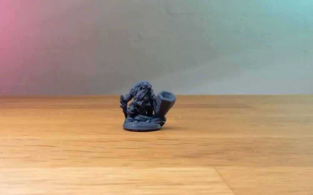 Приклади мініатюр, надрукованих на Anycubic Photon Mono 2, із дрібною деталізацією