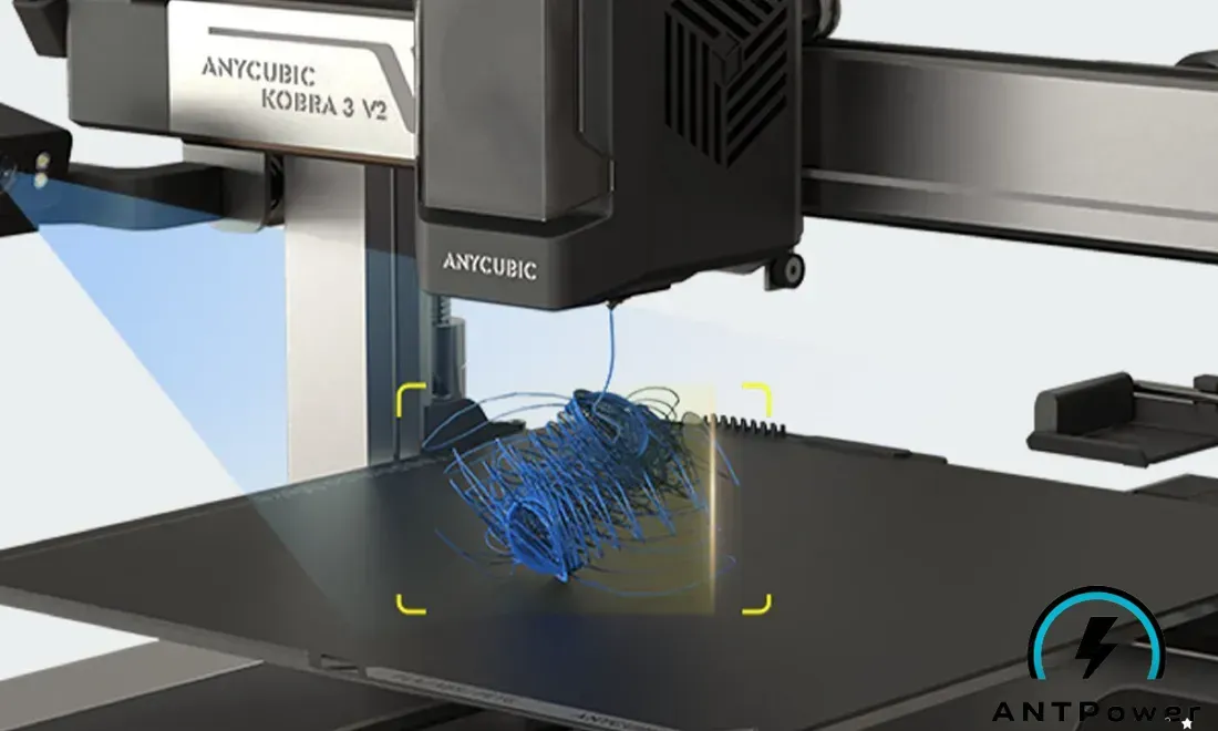 Рабочая зона Anycubic Kobra 3 V2 Combo: печатающая головка над PEI-столом 255 на 255 мм и штатная камера наблюдения