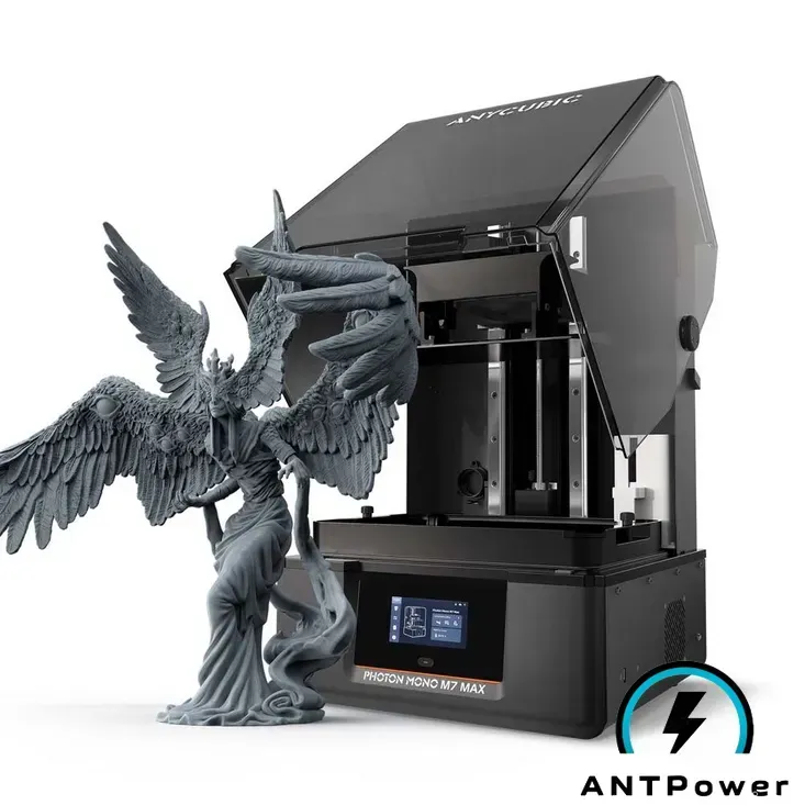 Большая область печати Anycubic Photon Mono M7 Max с напечатанной моделью косплей-шлема