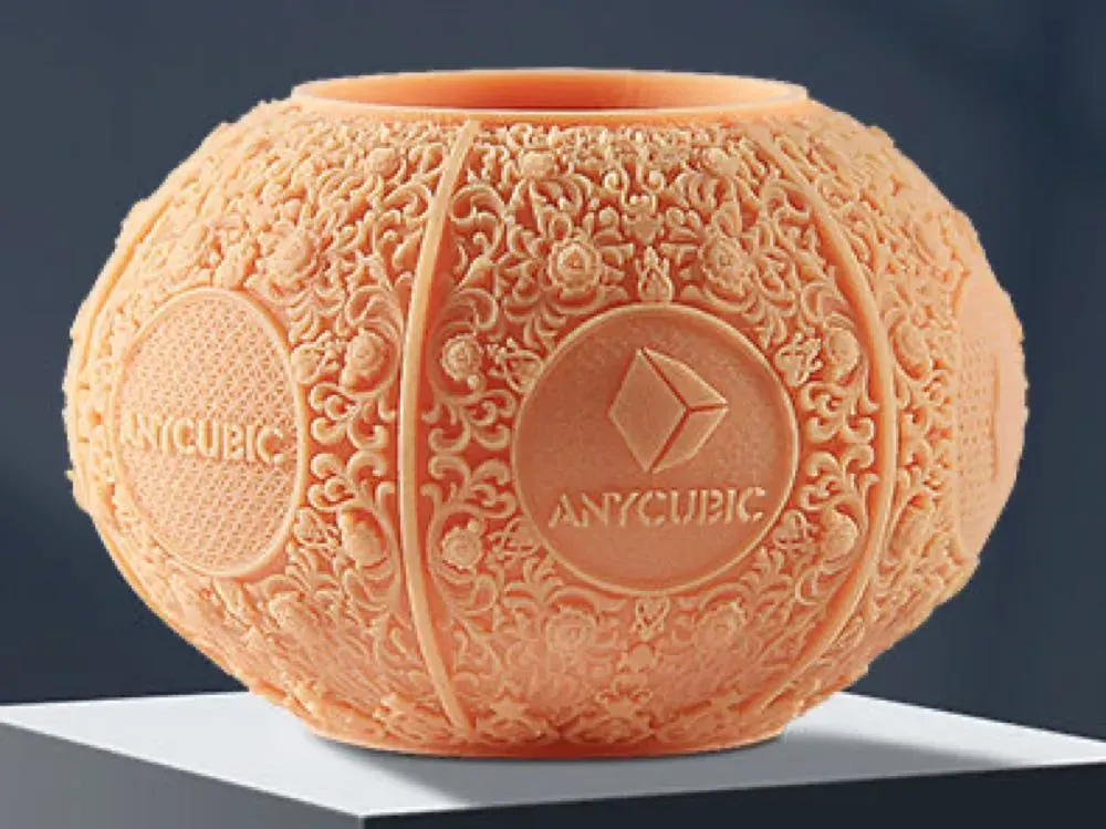 Ваза с резным орнаментом, напечатанная смолой Anycubic DLP Craftsman Resin цвета коралловый бежевый