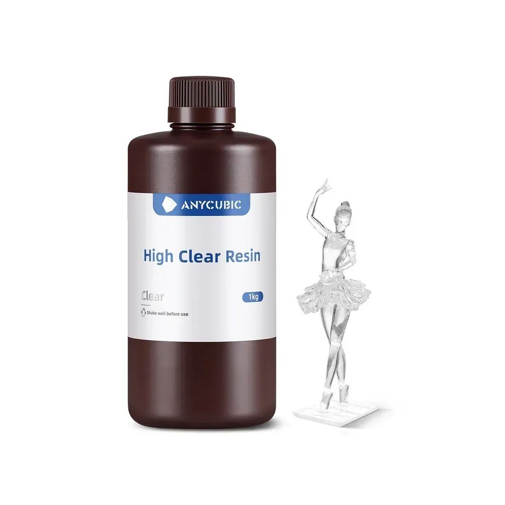 Флакон прозрачной фотополимерной смолы Anycubic High Clear Resin 1 кг рядом с напечатанной прозрачной фигуркой балерины